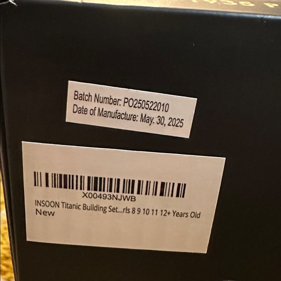 Titanic 2-in-1 Lighted Building Set 1935 Pieces New in Box INSOON brand NWT kids - Picture 3 of 3